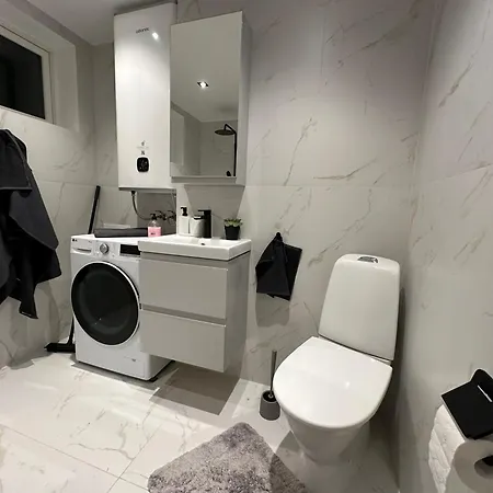 Vaikne, Hubane Ja Privaatne Korter Linna Suedames! Kuressaare Exterior photo