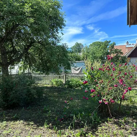 Vaikne, Hubane Ja Privaatne Korter Linna Suedames! Kuressaare Exterior photo