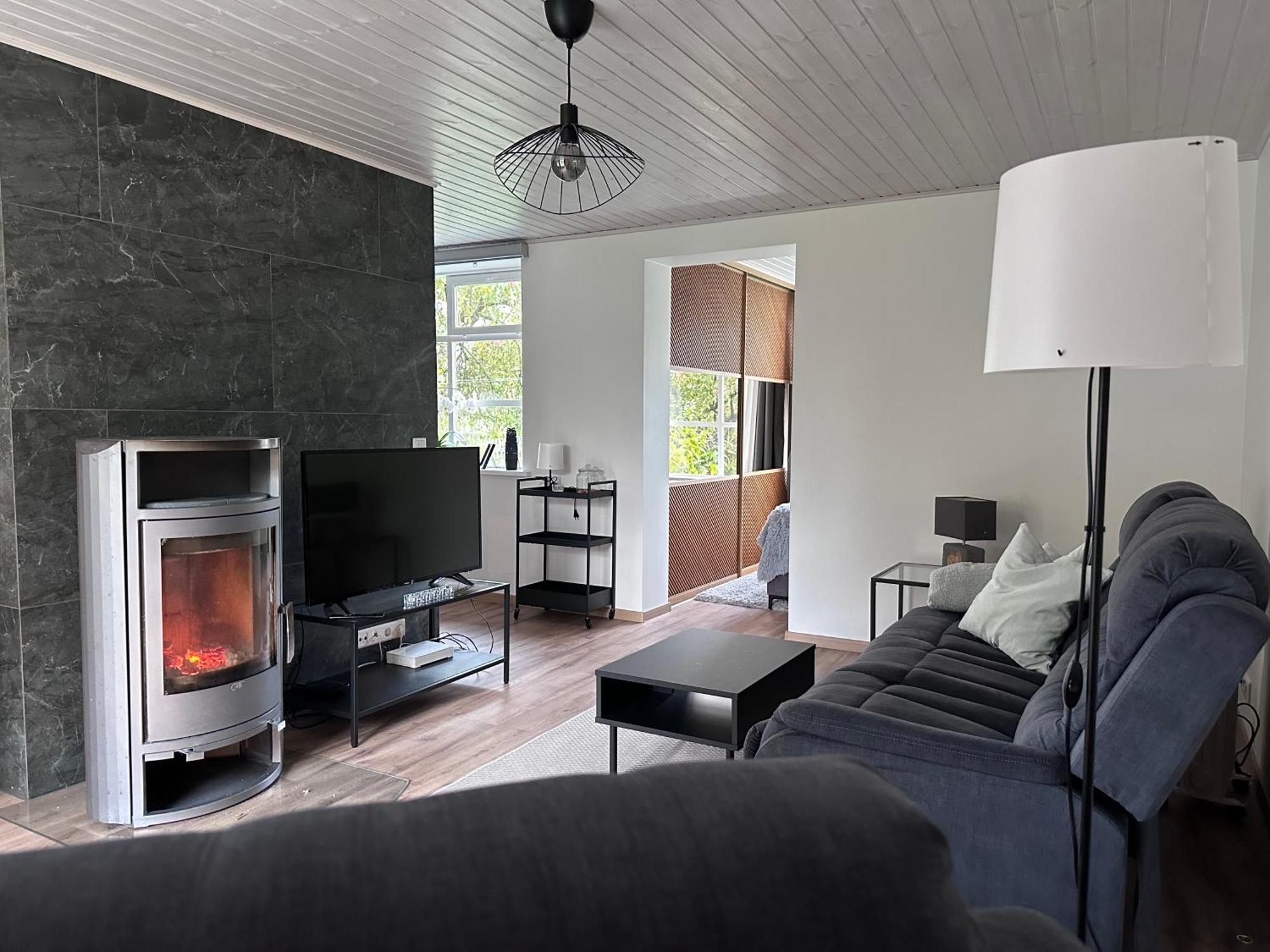 Vaikne, Hubane Ja Privaatne Korter Linna Suedames! Kuressaare