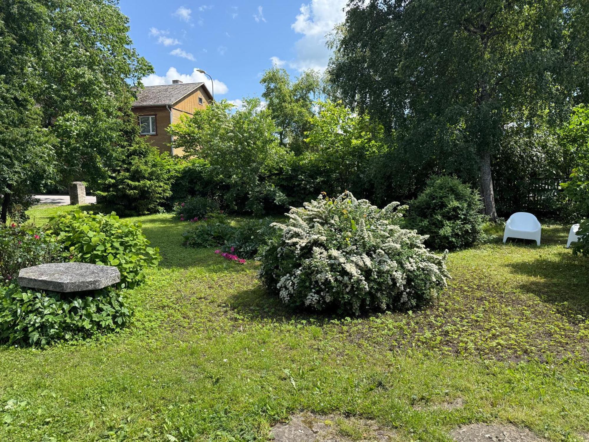 Vaikne, Hubane Ja Privaatne Korter Linna Suedames! Apartment Kuressaare